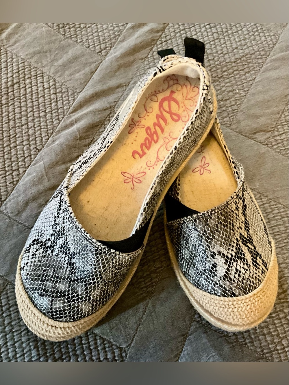 Size 8 Women's Slip On Canvas Flats By Sugar